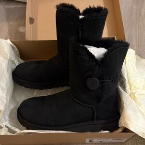 Authentic UGG Bailey Button ll Black Suede Fur Boots